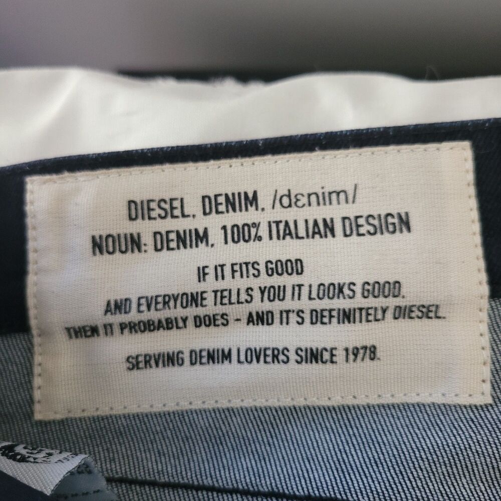 Diesel D-VIDER Carrot Jeans Mens W31 L32 Dark Wash Denim Button Fly Italy - Picture 4 of 14